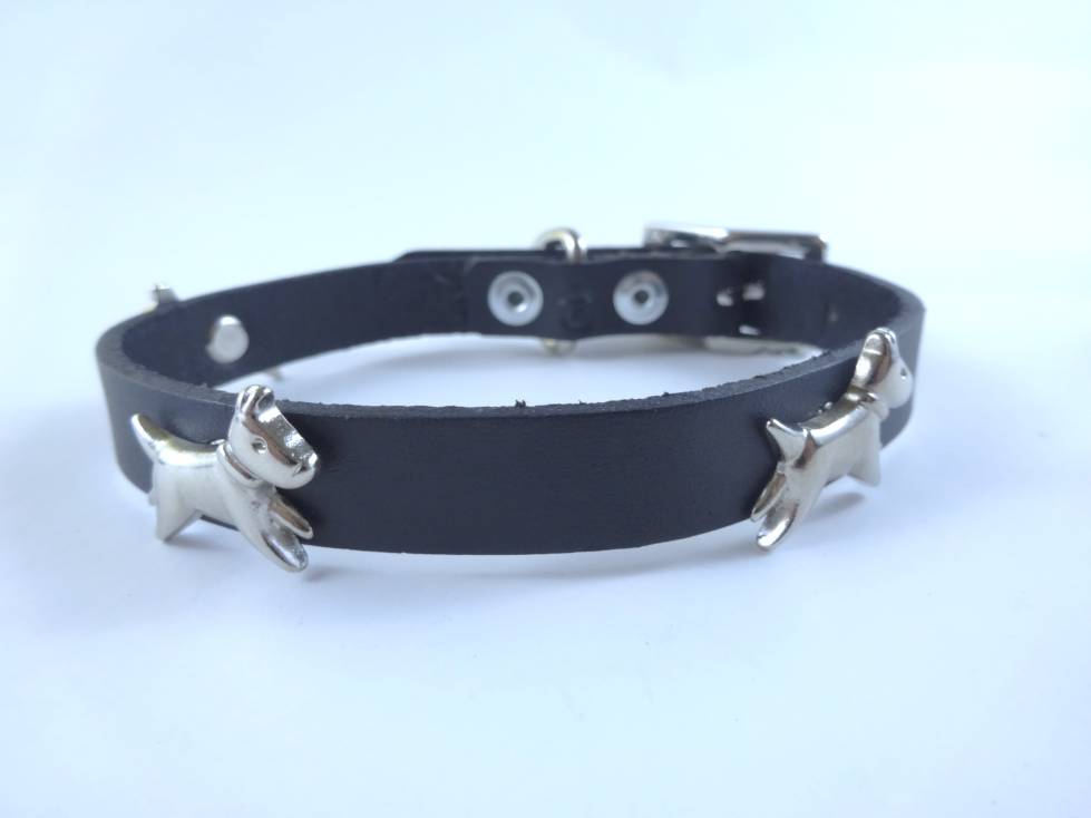 Collar con Aplicación Metálica Perro de Piel, 1cm de ancho