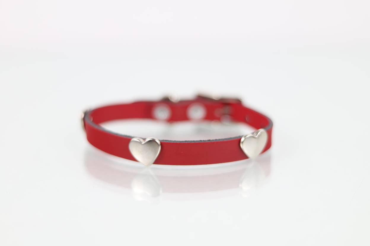 Collar con Aplicación Metálica Corazón para Perro de Piel, 1cm de ancho