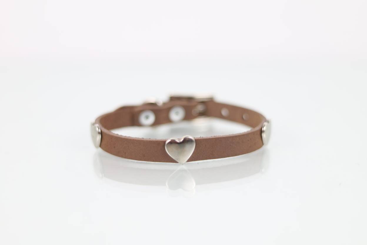 Collar con Aplicación Metálica Corazón para Perro de Piel, 1cm de ancho