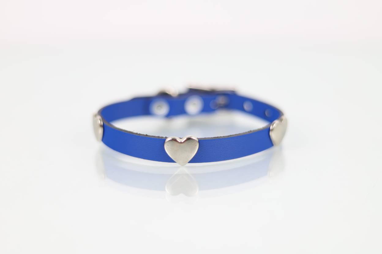 Collar con Aplicación Metálica Corazón para Perro de Piel, 1cm de ancho