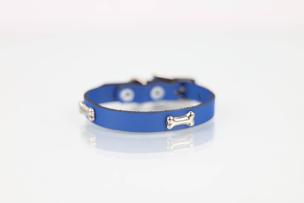 Collar con Aplicación Metálica Hueso para Perro de Piel, 1cm de ancho