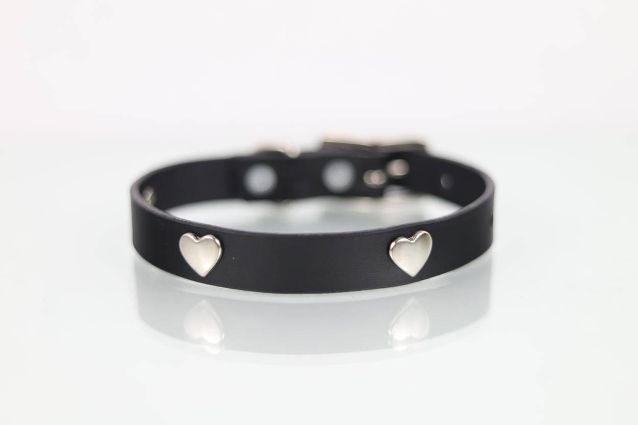 Collar con Aplicación Metálica Corazón para Perro de Piel, 2cm de ancho