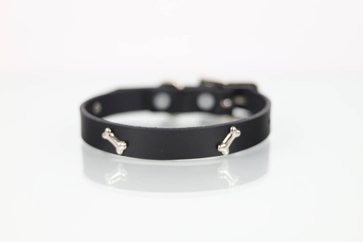 Collar con Aplicación Metálica Hueso para Perro de Piel, 2cm de ancho