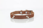 Collar con Aplicación Metálica Hueso para Perro de Piel, 2cm de ancho