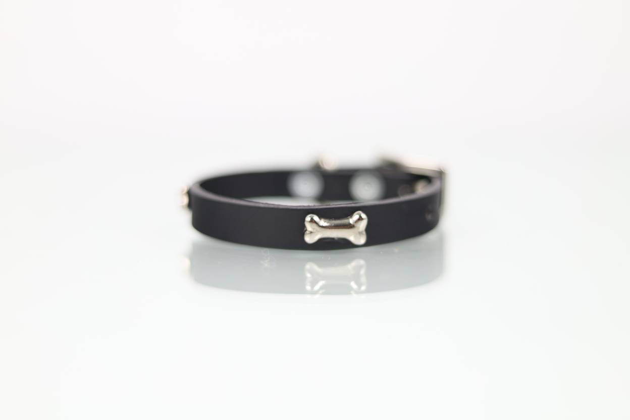 Collar con Aplicación Metálica Hueso para Perro de Piel, 1cm de ancho